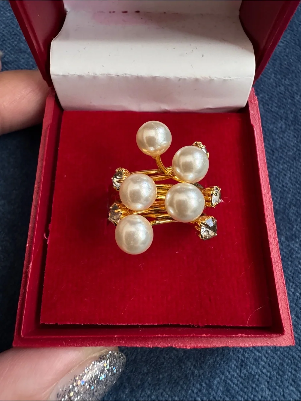 Stunning Gold tone faux pearl cocktail Ring size 6.5